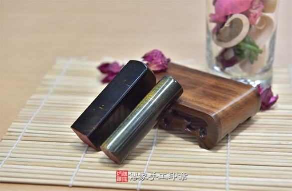 全手工噴砂印章：黃藍虎眼石開運印章實際成品、印章作品分享、黃藍虎眼石印章材質介紹。（銀行印鑑，一圓一方），傳家印章新竹店。2020.11.19