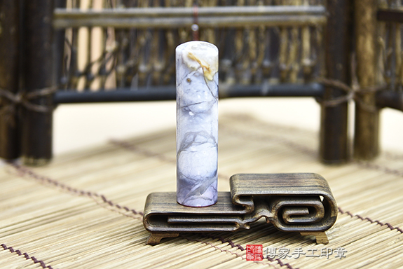 全手工噴砂印章：雪花紫玉印章實際成品、印章作品分享、雪花紫玉印章材質介紹。（臍帶印章、肚臍章、肚臍印章，胎毛印章，一圓一方）傳家手工印章桃園店。2020.12.01