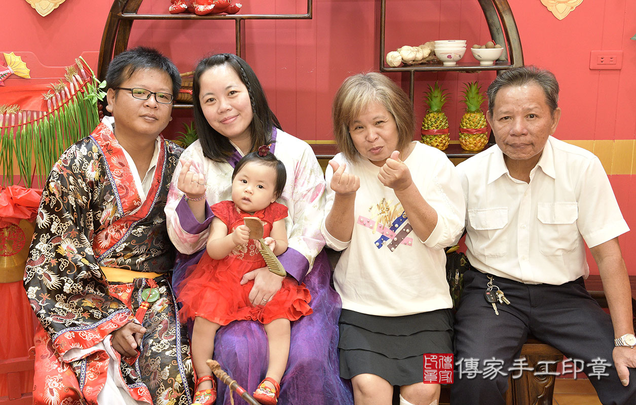 桃園市八德區蘇寶寶古禮抓周祝福活動:大合照。 桃園店抓周。照片2