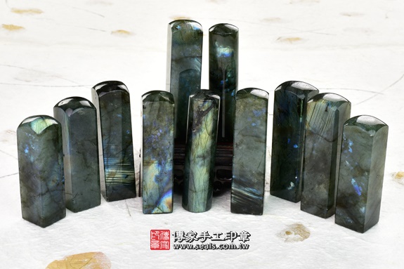 全手工噴砂印章：閃光石臍帶章胎毛章實際成品、印章作品分享、閃光石印章材質介紹。（臍帶印章、肚臍章、肚臍印章，胎毛印章，一圓一方）傳家手工印章桃園店。2020.12.08