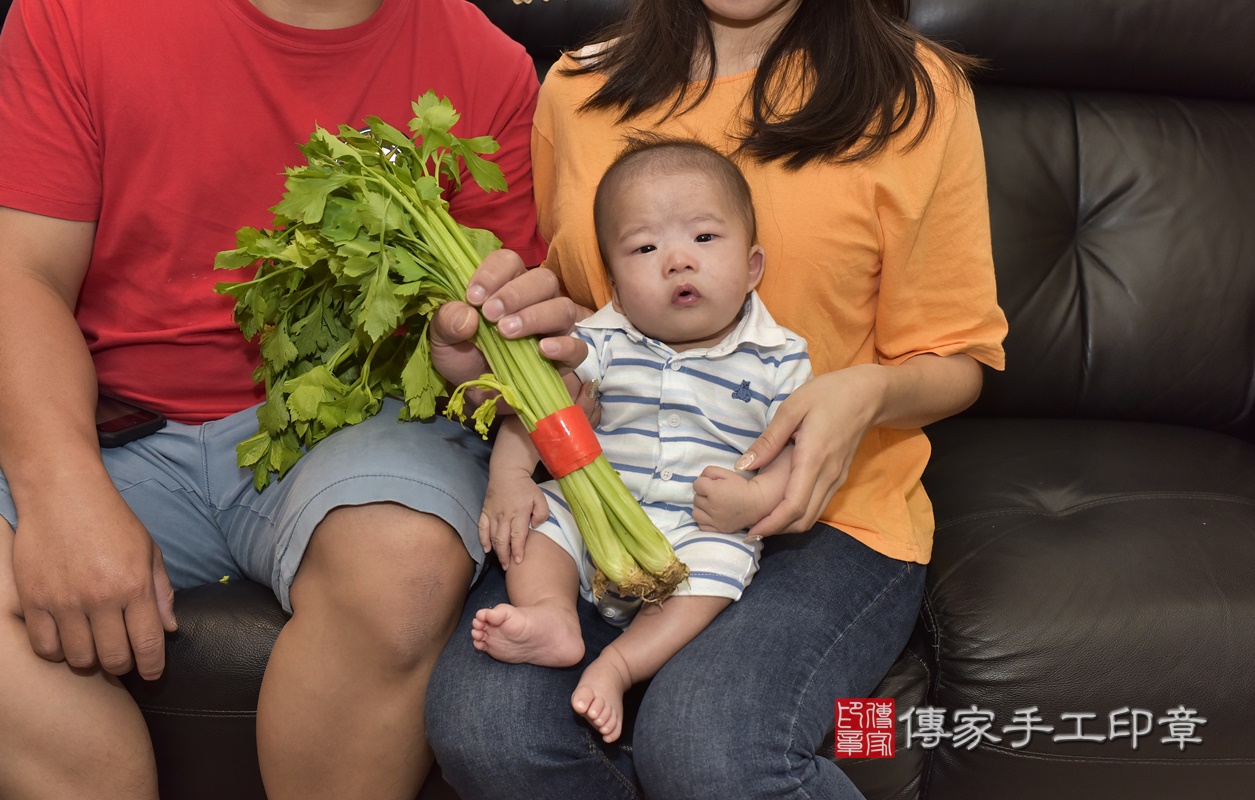 剃胎毛、滿月剃頭、嬰兒剃頭、嬰兒理髮、嬰兒剃髮、嬰兒剃胎毛、嬰兒滿月剃頭、寶寶剃頭、剃胎毛儀式、剃胎毛吉祥話、滿月剃頭儀式、滿月剃頭吉祥話、寶寶剃胎毛、寶寶滿月剃頭理髮、 新北市淡水區剃胎毛、新北市淡水區滿月剃頭、新北市淡水區嬰兒剃頭剃胎毛、新北市淡水區嬰兒理髮、新北市嬰兒剃髮、 郭寶寶(新北市淡水區到府嬰兒寶寶滿月剃頭理髮、到府嬰兒剃胎毛儀式吉祥話)。到府剃頭剃胎毛主持、專業拍照、DVD光碟、證書。★購買「臍帶章、肚臍章、胎毛筆刷印章」贈送：剃頭、收涎、抓周，三選一。2020.10.24照片21