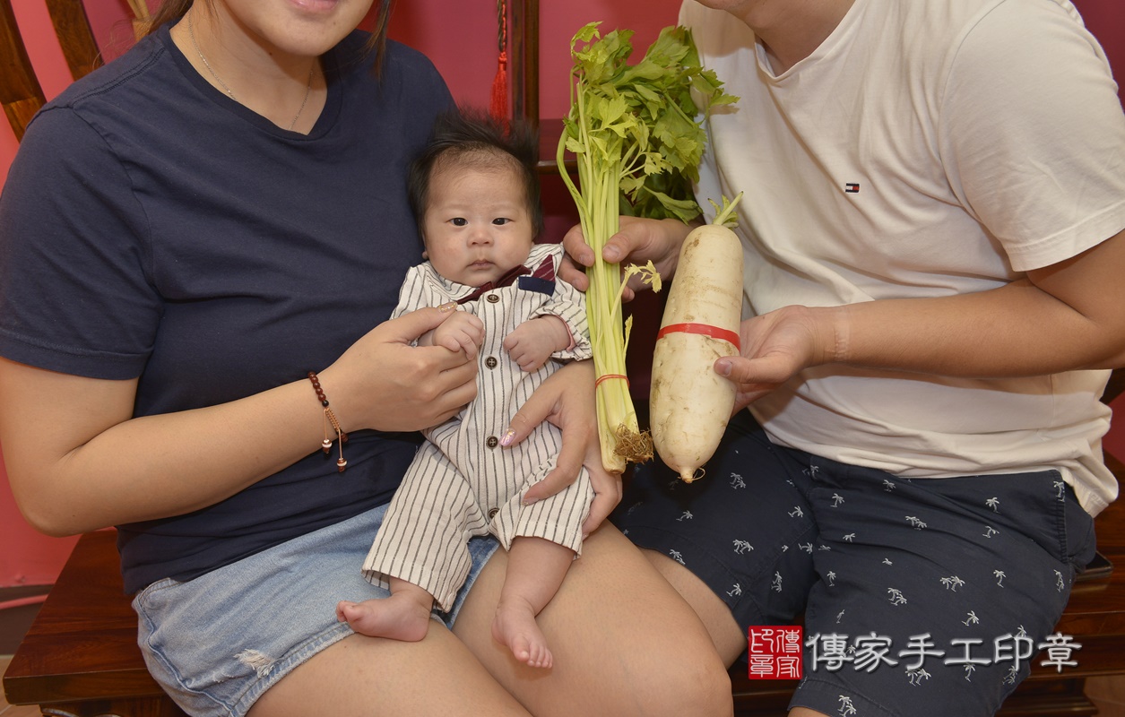 剃胎毛、滿月剃頭、嬰兒剃頭、嬰兒理髮、嬰兒剃髮、嬰兒剃胎毛、嬰兒滿月剃頭、寶寶剃頭、剃胎毛儀式、剃胎毛吉祥話、滿月剃頭儀式、滿月剃頭吉祥話、寶寶剃胎毛、寶寶滿月剃頭理髮、 新北市永和區剃胎毛、新北市永和區滿月剃頭、新北市永和區嬰兒剃頭剃胎毛、新北市永和區嬰兒理髮、新北市嬰兒剃髮、 毛寶寶(新北市永和區嬰兒寶寶滿月剃頭理髮、嬰兒剃胎毛儀式吉祥話)。中國風會場，爸媽寶貝穿「日中韓」古裝禮服。專業拍照、DVD光碟、證書。★購買「臍帶章、肚臍章、胎毛筆刷印章」贈送：剃頭、收涎、抓周，三選一。2020.11.08照片20