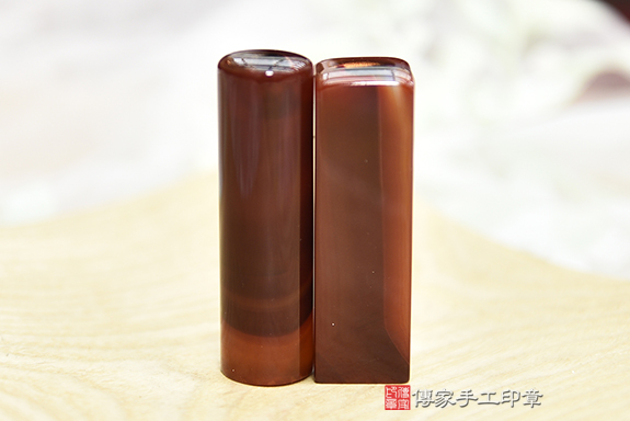 全手工噴砂印章：紅瑪瑙臍帶章實際成品、印章作品分享、紅瑪瑙印章材質介紹。（臍帶印章、肚臍章、肚臍印章，胎毛印章，一圓一方）傳家手工印章桃園店。2020.12.15