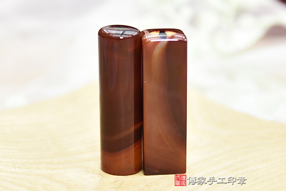 全手工噴砂印章：紅瑪瑙臍帶章實際成品、印章作品分享、紅瑪瑙印章材質介紹。（臍帶印章、肚臍章、肚臍印章，胎毛印章，一圓一方）傳家手工印章桃園店。2020.12.15