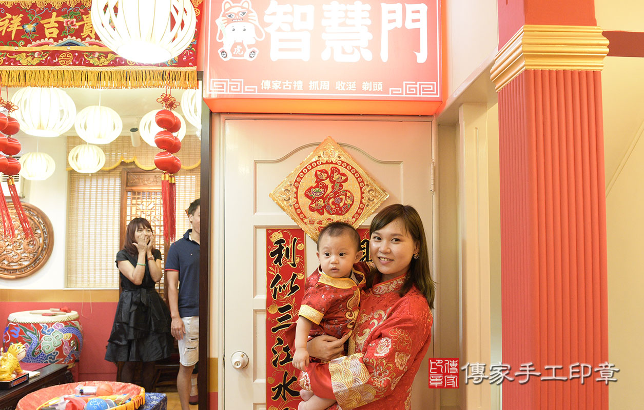 抓周儀式八德區巫寶寶【踏一升餅】：讓寶寶腳踏實地，步步高昇。桃園店抓周。照片20