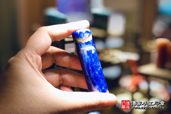 半手工噴砂印章：巴西藍紋石開運印章實際成品、印章作品分享、巴西藍紋石印章材質介紹。（銀行印鑑，一圓），傳家印章高雄店。2021.01.30