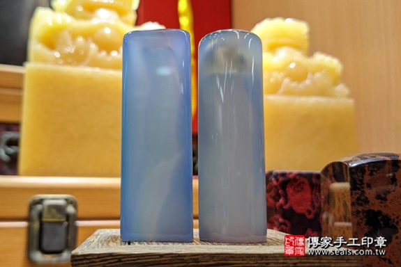 半手工噴砂印章：藍瑪瑙臍髮章實際成品、印章作品分享、藍瑪瑙印章材質介紹。（臍帶印章、肚臍章、肚臍印章，一圓一方）傳家手工印章高雄店。2021.01.31