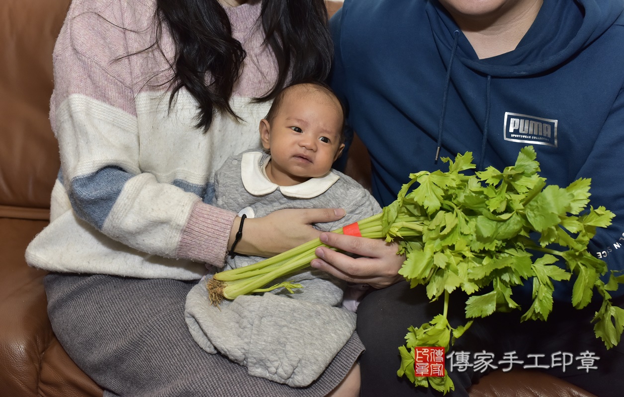 剃胎毛、滿月剃頭、嬰兒剃頭、嬰兒理髮、嬰兒剃髮、嬰兒剃胎毛、嬰兒滿月剃頭、寶寶剃頭、剃胎毛儀式、剃胎毛吉祥話、滿月剃頭儀式、滿月剃頭吉祥話、寶寶剃胎毛、寶寶滿月剃頭理髮、 新北市三峽區剃胎毛、新北市三峽區滿月剃頭、新北市三峽區嬰兒剃頭剃胎毛、新北市三峽區嬰兒理髮、新北市嬰兒剃髮、 庄寶寶(新北市三峽區到府嬰兒寶寶滿月剃頭理髮、到府嬰兒剃胎毛儀式吉祥話)。到府剃頭剃胎毛主持、專業拍照、DVD光碟、證書。★購買「臍帶章、肚臍章、胎毛筆刷印章」贈送：剃頭、收涎、抓周，三選一。2020.12.22照片21