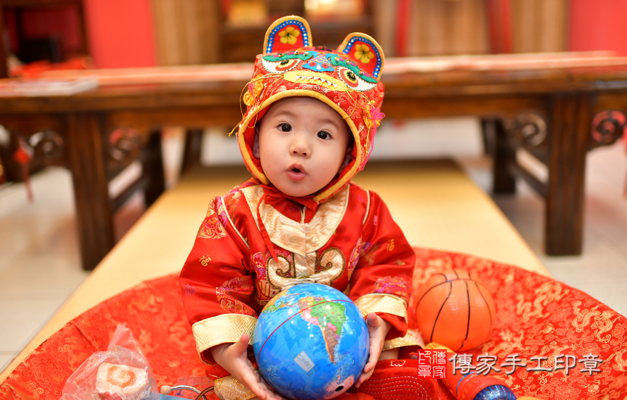 高雄市鳳山區李寶寶古禮抓周祝福活動。照片 1