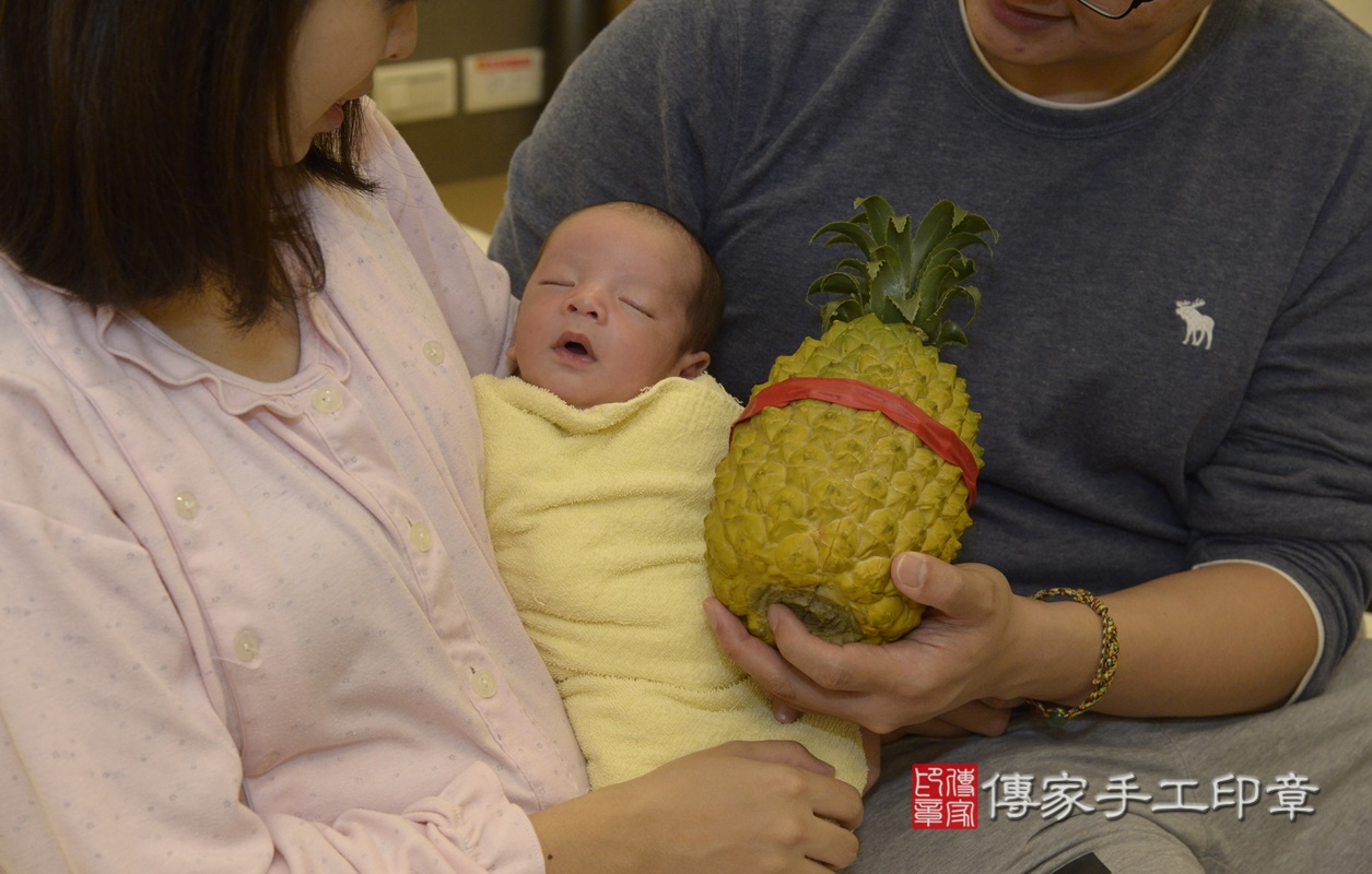 剃胎毛、滿月剃頭、嬰兒剃頭、嬰兒理髮、嬰兒剃髮、嬰兒剃胎毛、嬰兒滿月剃頭、寶寶剃頭、剃胎毛儀式、剃胎毛吉祥話、滿月剃頭儀式、滿月剃頭吉祥話、寶寶剃胎毛、寶寶滿月剃頭理髮、 新北市永和區剃胎毛、新北市永和區滿月剃頭、新北市永和區嬰兒剃頭剃胎毛、新北市永和區嬰兒理髮、新北市嬰兒剃髮、 宋寶寶(新北市永和區到府嬰兒寶寶滿月剃頭理髮、到府嬰兒剃胎毛儀式吉祥話)。到府剃頭剃胎毛主持、專業拍照、DVD光碟、證書。★購買「臍帶章、肚臍章、胎毛筆刷印章」贈送：剃頭、收涎、抓周，三選一。2021.01.15照片21