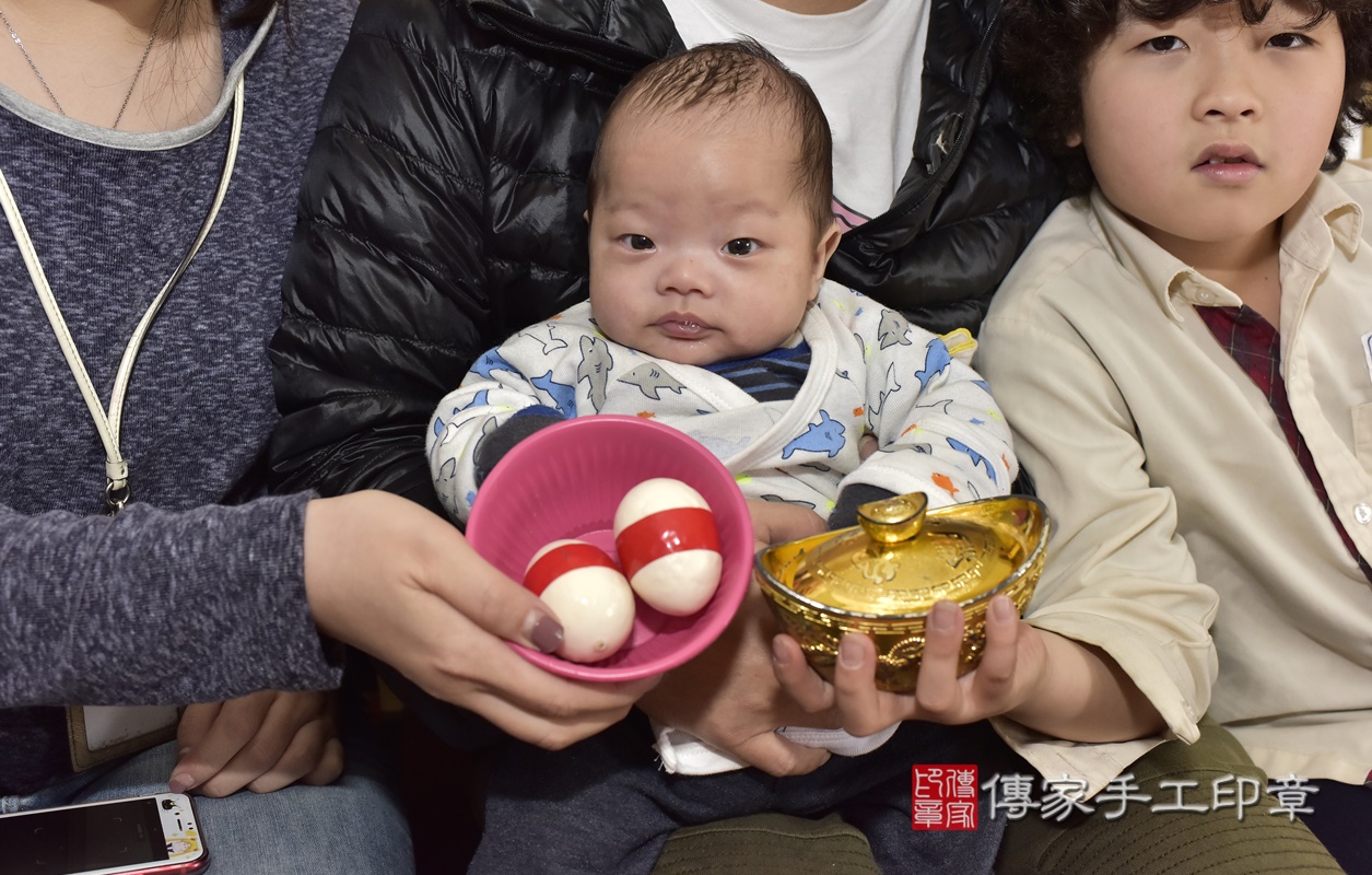 剃胎毛、滿月剃頭、嬰兒剃頭、嬰兒理髮、嬰兒剃髮、嬰兒剃胎毛、嬰兒滿月剃頭、寶寶剃頭、剃胎毛儀式、剃胎毛吉祥話、滿月剃頭儀式、滿月剃頭吉祥話、寶寶剃胎毛、寶寶滿月剃頭理髮、 新北市新莊區剃胎毛、新北市新莊區滿月剃頭、新北市新莊區嬰兒剃頭剃胎毛、新北市新莊區嬰兒理髮、新北市嬰兒剃髮、 吳寶寶(新北市新莊區到府嬰兒寶寶滿月剃頭理髮、到府嬰兒剃胎毛儀式吉祥話)。到府剃頭剃胎毛主持、專業拍照、DVD光碟、證書。★購買「臍帶章、肚臍章、胎毛筆刷印章」贈送：剃頭、收涎、抓周，三選一。2021.01.16照片8