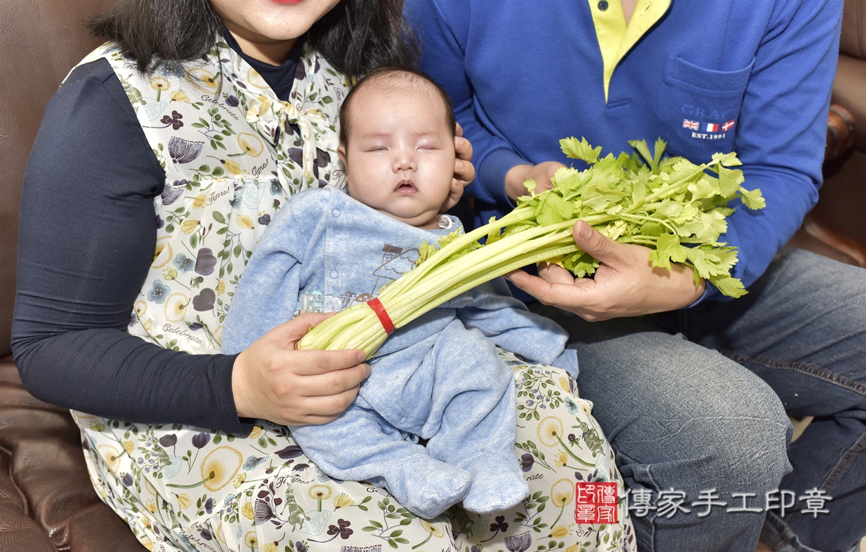 剃胎毛、滿月剃頭、嬰兒剃頭、嬰兒理髮、嬰兒剃髮、嬰兒剃胎毛、嬰兒滿月剃頭、寶寶剃頭、剃胎毛儀式、剃胎毛吉祥話、滿月剃頭儀式、滿月剃頭吉祥話、寶寶剃胎毛、寶寶滿月剃頭理髮、 新北市新店區剃胎毛、新北市新店區滿月剃頭、新北市新店區嬰兒剃頭剃胎毛、新北市新店區嬰兒理髮、新北市嬰兒剃髮、 黃寶寶(新北市新店區到府嬰兒寶寶滿月剃頭理髮、到府嬰兒剃胎毛儀式吉祥話)。到府剃頭剃胎毛主持、專業拍照、DVD光碟、證書。★購買「臍帶章、肚臍章、胎毛筆刷印章」贈送：剃頭、收涎、抓周，三選一。2021.02.06照片20