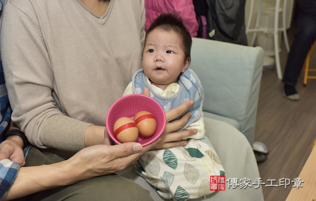 剃胎毛、滿月剃頭、嬰兒剃頭、嬰兒理髮、嬰兒剃髮、嬰兒剃胎毛、嬰兒滿月剃頭、寶寶剃頭、剃胎毛儀式、剃胎毛吉祥話、滿月剃頭儀式、滿月剃頭吉祥話、寶寶剃胎毛、寶寶滿月剃頭理髮、 新北市新莊區剃胎毛、新北市新莊區滿月剃頭、新北市新莊區嬰兒剃頭剃胎毛、新北市新莊區嬰兒理髮、新北市嬰兒剃髮、 莊寶寶(新北市新莊區到府嬰兒寶寶滿月剃頭理髮、到府嬰兒剃胎毛儀式吉祥話)。到府剃頭剃胎毛主持、專業拍照、DVD光碟、證書。★購買「臍帶章、肚臍章、胎毛筆刷印章」贈送：剃頭、收涎、抓周，三選一。2021.02.10照片5