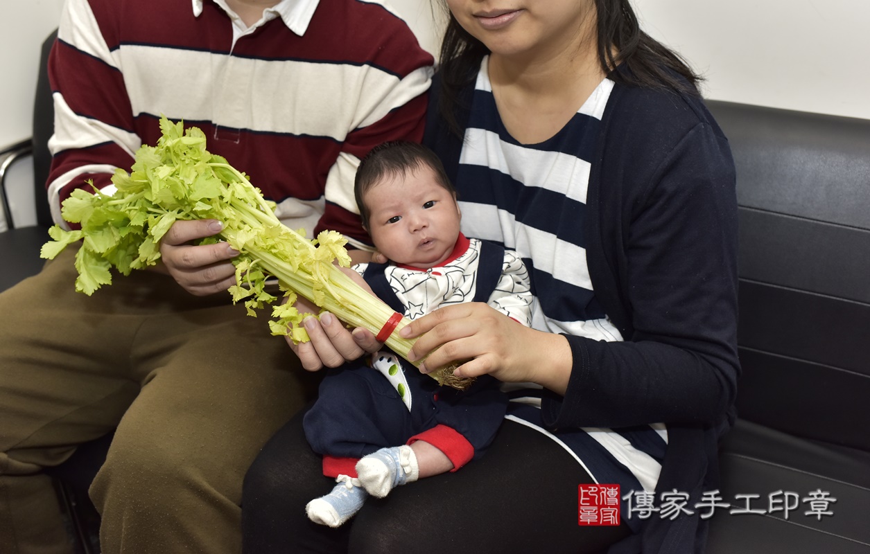 剃胎毛、滿月剃頭、嬰兒剃頭、嬰兒理髮、嬰兒剃髮、嬰兒剃胎毛、嬰兒滿月剃頭、寶寶剃頭、剃胎毛儀式、剃胎毛吉祥話、滿月剃頭儀式、滿月剃頭吉祥話、寶寶剃胎毛、寶寶滿月剃頭理髮、 新北市鶯歌區剃胎毛、新北市鶯歌區滿月剃頭、新北市鶯歌區嬰兒剃頭剃胎毛、新北市鶯歌區嬰兒理髮、新北市嬰兒剃髮、 莊寶寶(新北市鶯歌區到府嬰兒寶寶滿月剃頭理髮、到府嬰兒剃胎毛儀式吉祥話)。到府剃頭剃胎毛主持、專業拍照、DVD光碟、證書。★購買「臍帶章、肚臍章、胎毛筆刷印章」贈送：剃頭、收涎、抓周，三選一。2021.02.20照片19