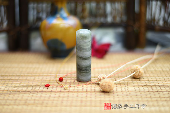 全手工噴砂印章：綠髮彩玉開運印章實際成品、印章作品分享、綠髮彩玉印章材質介紹。（銀行印鑑，一圓一方），傳家印章桃園店。2021.03.17