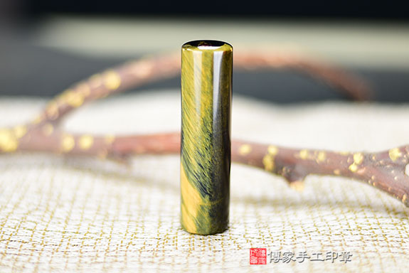 全手工噴砂印章：黃藍虎眼臍帶章實際成品、印章作品分享、黃藍虎眼印章材質介紹。（臍帶印章、肚臍章、肚臍印章，胎毛印章，一圓一方）傳家手工印章桃園店。2021.05.09