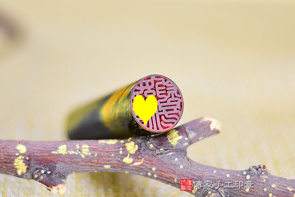 全手工噴砂印章：黃藍虎眼臍帶章實際成品、印章作品分享、黃藍虎眼印章材質介紹。（臍帶印章、肚臍章、肚臍印章，胎毛印章，一圓一方）傳家手工印章桃園店。2021.05.09