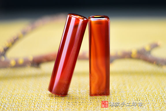 全手工噴砂印章：染色紅瑪瑙臍帶章實際成品、印章作品分享、染色紅瑪瑙印章材質介紹。（臍帶印章、肚臍章、肚臍印章，胎毛印章，一圓一方）傳家手工印章桃園店。2021.05.10