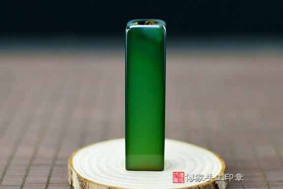 半手工噴砂印章：綠瑪瑙臍帶章實際成品、印章作品分享、綠瑪瑙印章材質介紹。（臍帶印章、肚臍章、肚臍印章，胎毛印章，一圓一方）傳家手工印章桃園店。2021.05.14