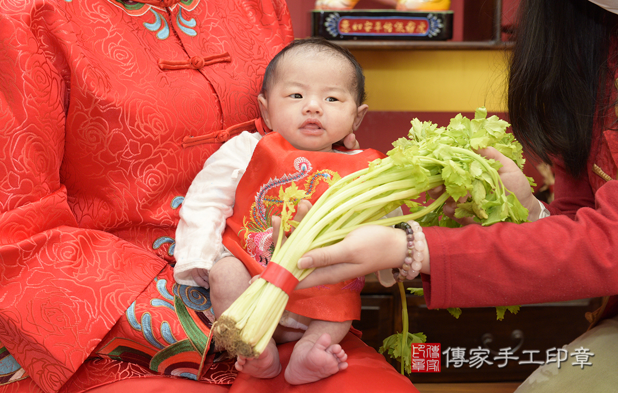 讓吳寶寶勤奮好學，長大後考試都第一名