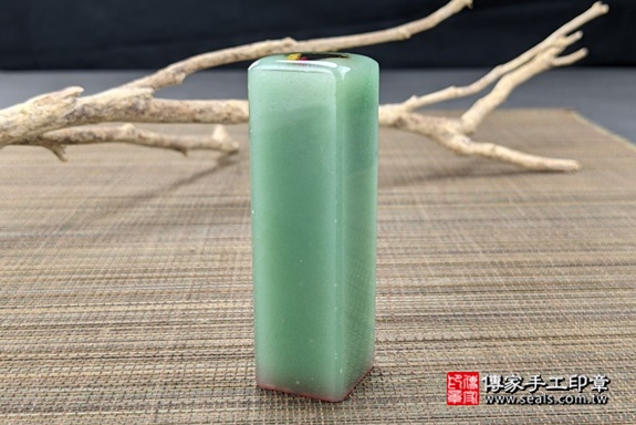 全手工噴砂印章：東菱玉胎毛章實際成品、印章作品分享、東菱玉印章材質介紹。（臍帶印章、肚臍章、肚臍印章，一圓一方）傳家手工印章高雄店。2021.05.21