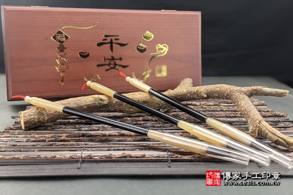 全手工打造寶寶胎毛筆實際成品（筆桿材質：牛角、檀木，款式:上下長赤，三元及第，數量3隻）、胎毛筆作品分享、胎毛筆介紹。傳家印章高雄店。2021.05.23