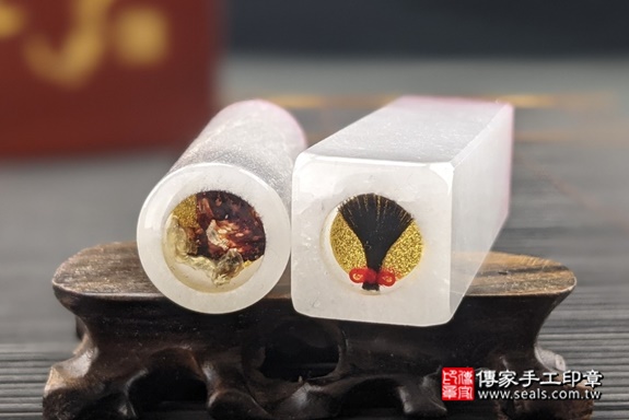 半手工噴砂印章：新疆白玉臍髮雙章實際成品、印章作品分享、新疆白玉印章材質介紹。（臍帶印章、肚臍章、肚臍印章，一圓一方）傳家手工印章高雄店。2021.05.24