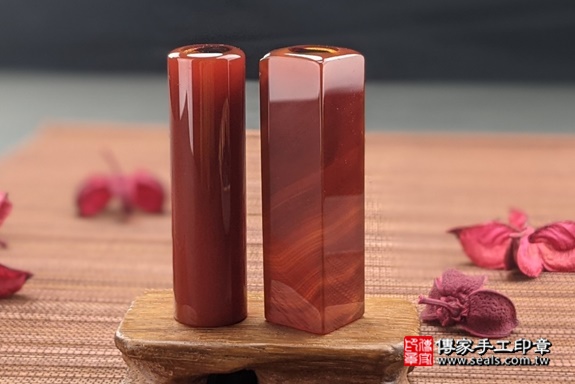 半手工噴砂印章：紅瑪瑙發財章實際成品、印章作品分享、紅瑪瑙印章材質介紹。（臍帶印章、肚臍章、肚臍印章，一圓一方）傳家手工印章高雄店。2021.05.28