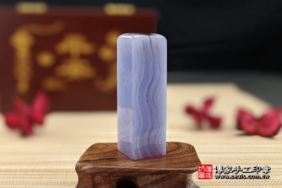 半手工噴砂印章：藍紋玉臍髮章實際成品、印章作品分享、藍紋玉印章材質介紹。（臍帶印章、肚臍章、肚臍印章，一圓一方）傳家手工印章高雄店。2021.06.05