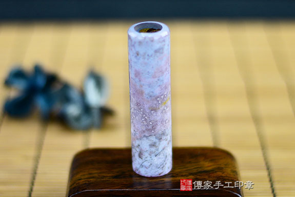 全手工噴砂印章：水草玉臍帶章實際成品、印章作品分享、水草玉印章材質介紹。（臍帶印章、肚臍章、肚臍印章，胎毛印章，一圓一方）傳家手工印章桃園店。2021.06.12