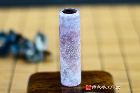 全手工噴砂印章：水草玉臍帶章實際成品、印章作品分享、水草玉印章材質介紹。（臍帶印章、肚臍章、肚臍印章，胎毛印章，一圓一方）傳家手工印章桃園店。2021.06.12