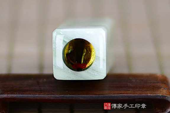 全手工噴砂印章：綠髮彩玉臍帶章實際成品、印章作品分享、綠髮彩玉印章材質介紹。（臍帶印章、肚臍章、肚臍印章，胎毛印章，一圓一方）傳家手工印章桃園店。2021.06.17