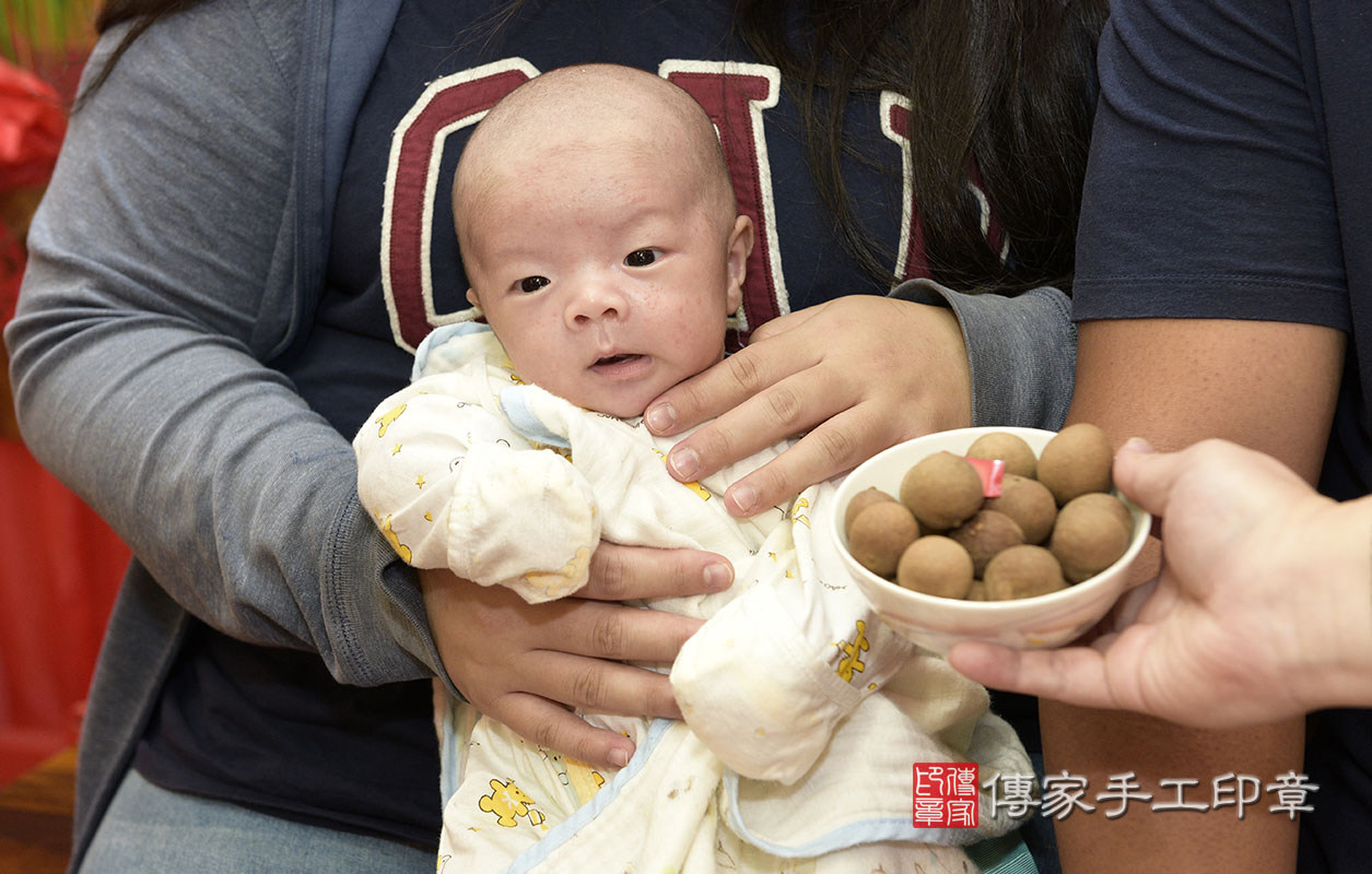 為寶寶準備桂圓。  桂圓「代表的含意：桂圓的台語發音，跟「貴人」一樣，象徵孩子有貴人相助」  讓寶寶身邊都環繞著貴人呦~~有好多好的貴人可以幫助寶寶好棒喔~