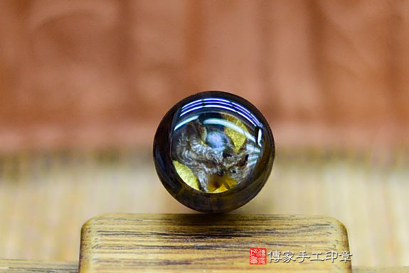 全手工噴砂印章：紅黑曜石臍帶章實際成品、印章作品分享、紅黑曜石印章材質介紹。（臍帶印章、肚臍章、肚臍印章，胎毛印章，一圓一方）傳家手工印章桃園店。2021.07.16