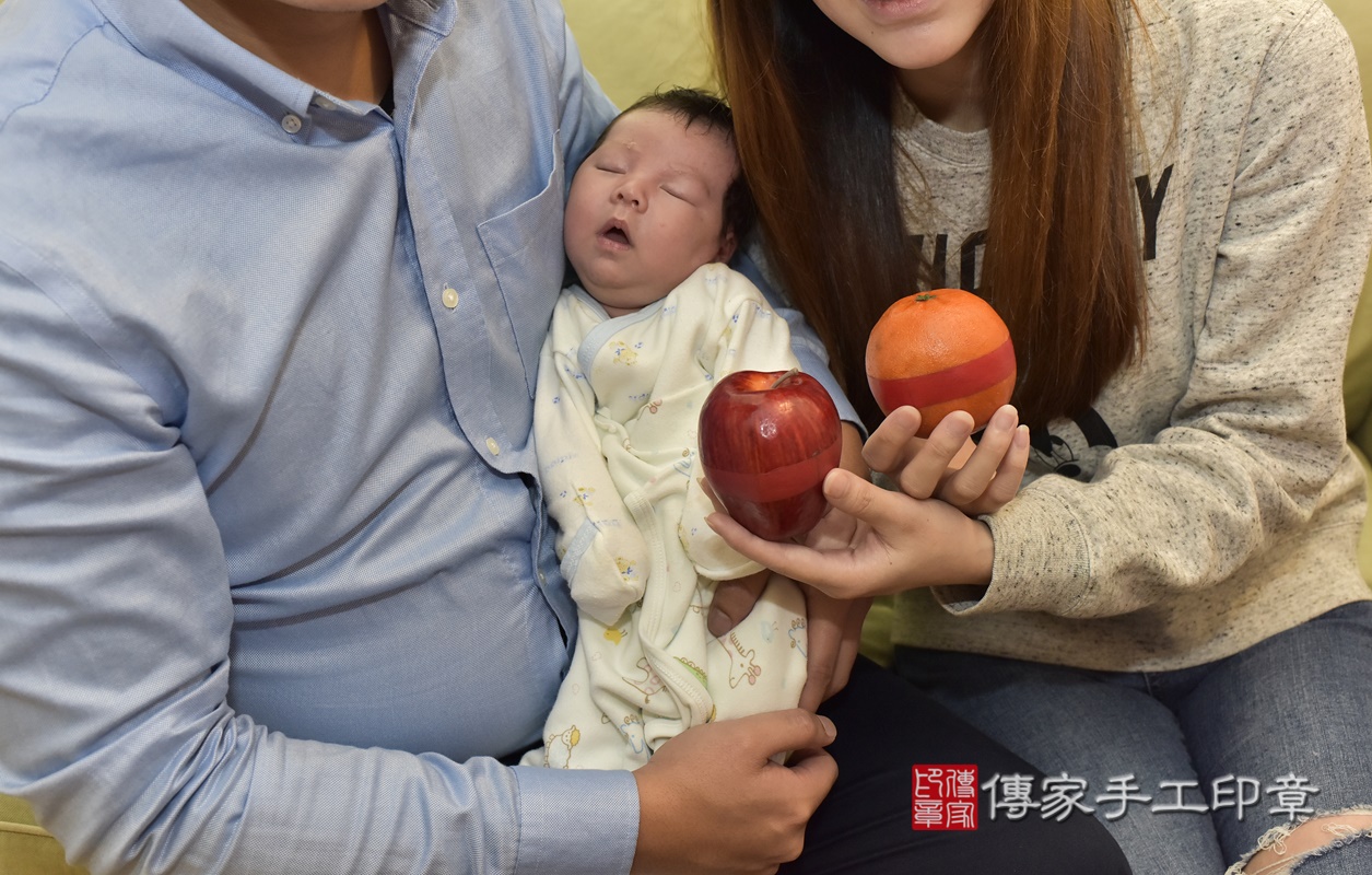 剃胎毛、滿月剃頭、嬰兒剃頭、嬰兒理髮、嬰兒剃髮、嬰兒剃胎毛、嬰兒滿月剃頭、寶寶剃頭、剃胎毛儀式、剃胎毛吉祥話、滿月剃頭儀式、滿月剃頭吉祥話、寶寶剃胎毛、寶寶滿月剃頭理髮、 台北市中山區剃胎毛、台北市中山區滿月剃頭、台北市中山區嬰兒剃頭剃胎毛、台北市中山區嬰兒理髮、台北市嬰兒剃髮、 陳寶寶(台北市中山區到府嬰兒寶寶滿月剃頭理髮、到府嬰兒剃胎毛儀式吉祥話)。到府剃頭剃胎毛主持、專業拍照、DVD光碟、證書。★購買「臍帶章、肚臍章、胎毛筆刷印章」贈送：剃頭、收涎、抓周，三選一。2021.04.12照片15