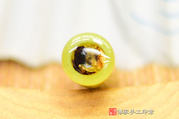 半手工噴砂印章：釉玉臍帶章實際成品、印章作品分享、釉玉印章材質介紹。（臍帶印章、肚臍章、肚臍印章，胎毛印章，一圓一方）傳家手工印章桃園店。2021.08.16