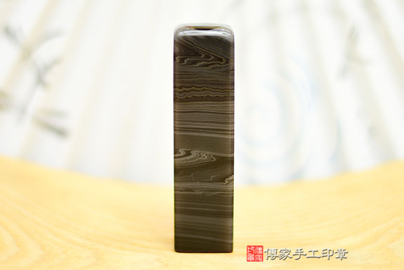 全手工噴砂印章：炫彩黑曜石臍帶章實際成品、印章作品分享、炫彩黑曜石印章材質介紹。（臍帶印章、肚臍章、肚臍印章，胎毛印章，一圓一方）傳家手工印章桃園店。2021.08.19