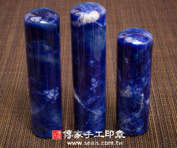 全手工噴砂印章：藍紋石公司大小印章實際成品、藍紋石印章材質介紹。（公司章、公司印章、負責人印章，一圓一方）傳家印章桃園店。2021.08.30