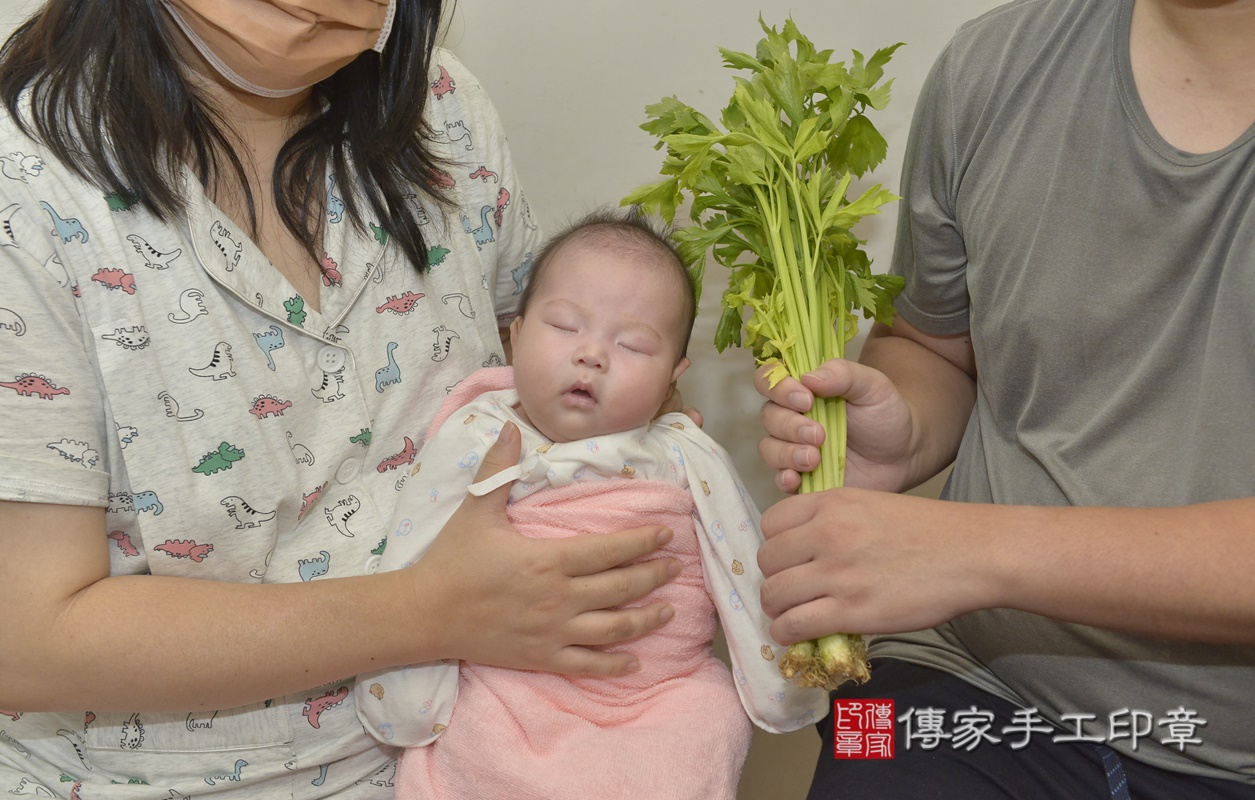 剃胎毛、滿月剃頭、嬰兒剃頭、嬰兒理髮、嬰兒剃髮、嬰兒剃胎毛、嬰兒滿月剃頭、寶寶剃頭、剃胎毛儀式、剃胎毛吉祥話、滿月剃頭儀式、滿月剃頭吉祥話、寶寶剃胎毛、寶寶滿月剃頭理髮、 新北市永和區剃胎毛、新北市永和區滿月剃頭、新北市永和區嬰兒剃頭剃胎毛、新北市永和區嬰兒理髮、新北市嬰兒剃髮、 王寶寶(新北市永和區到府嬰兒寶寶滿月剃頭理髮、到府嬰兒剃胎毛儀式吉祥話)。到府剃頭剃胎毛主持、專業拍照、DVD光碟、證書。★購買「臍帶章、肚臍章、胎毛筆刷印章」贈送：剃頭、收涎、抓周，三選一。2021.07.17照片18