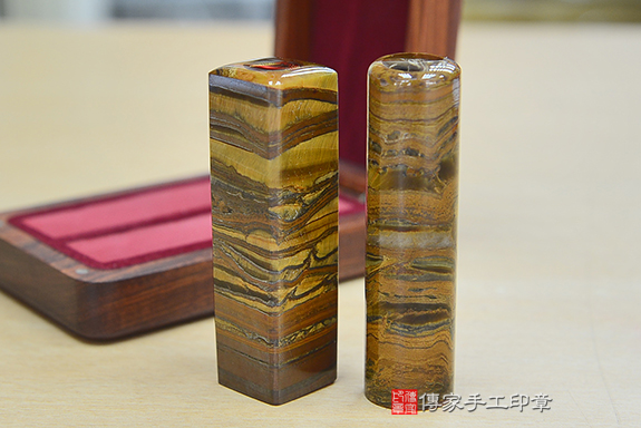 全手工噴砂印章：鐵虎石臍帶章實際成品、印章作品分享、鐵虎石印章材質介紹。（臍帶印章、肚臍章、肚臍印章，胎毛印章，一圓一方）傳家手工印章桃園店。2021.11.04