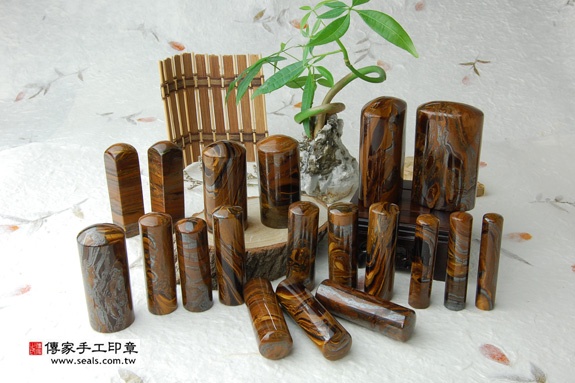 全手工噴砂印章：鐵虎石臍帶章實際成品、印章作品分享、鐵虎石印章材質介紹。（臍帶印章、肚臍章、肚臍印章，胎毛印章，一圓一方）傳家手工印章桃園店。2021.11.04