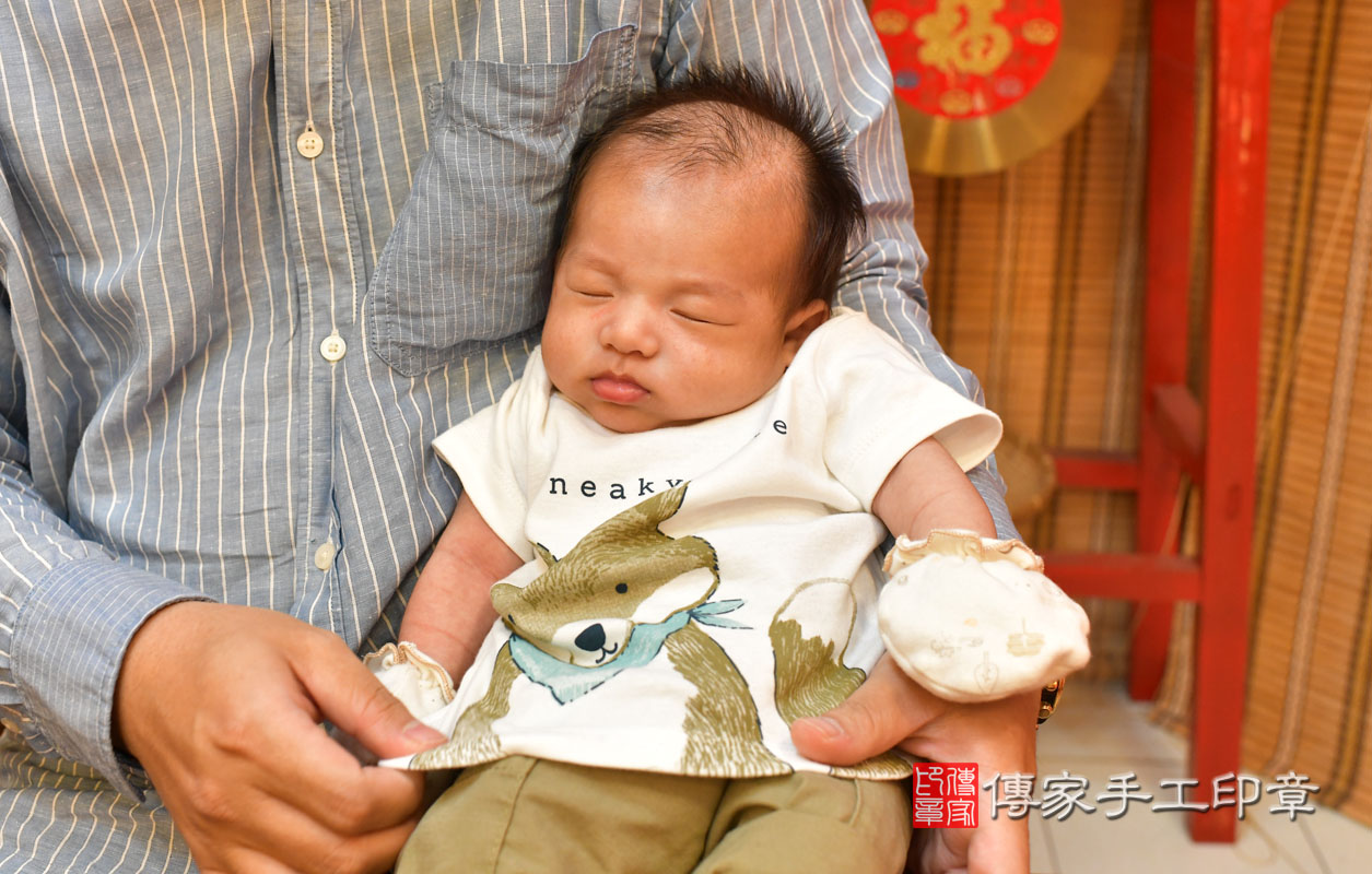 鄭寶寶(高雄市鳳山區嬰兒寶寶滿月剃頭理髮、嬰兒剃胎毛儀式吉祥話)。中國風會場，爸媽寶貝穿「日中韓」古裝禮服。專業拍照、DVD光碟、證書。★購買「臍帶章、肚臍章、胎毛筆刷印章」贈送：剃頭、收涎、抓周，三選一。 2021.12.28。照片2