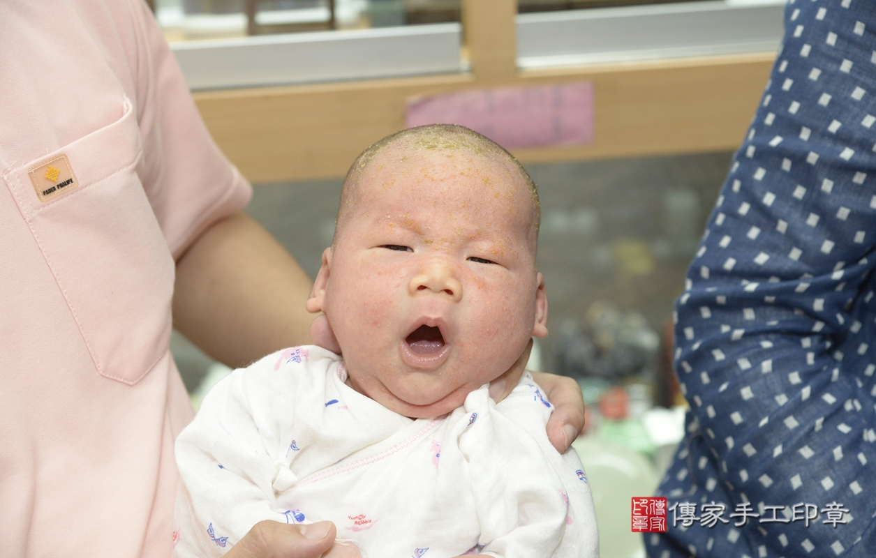 剃胎毛、滿月剃頭、嬰兒剃頭、嬰兒理髮、嬰兒剃髮、嬰兒剃胎毛、嬰兒滿月剃頭、陳寶寶剃頭、剃胎毛儀式、剃胎毛吉祥話、滿月剃頭儀式、滿月剃頭吉祥話、陳寶寶剃胎毛、陳寶寶滿月剃頭理髮、 新北市永和區剃胎毛、新北市永和區滿月剃頭、新北市永和區嬰兒剃頭剃胎毛、新北市永和區嬰兒理髮、新北市嬰兒剃髮、 陳寶寶(新北市永和區嬰兒陳寶寶滿月剃頭理髮、嬰兒剃胎毛儀式吉祥話)。中國風會場，爸媽寶貝穿「日中韓」古裝禮服。專業拍照、DVD光碟、證書。★購買「臍帶章、肚臍章、胎毛筆刷印章」贈送：剃頭、收涎、抓周，三選一。2021.09.21照片39