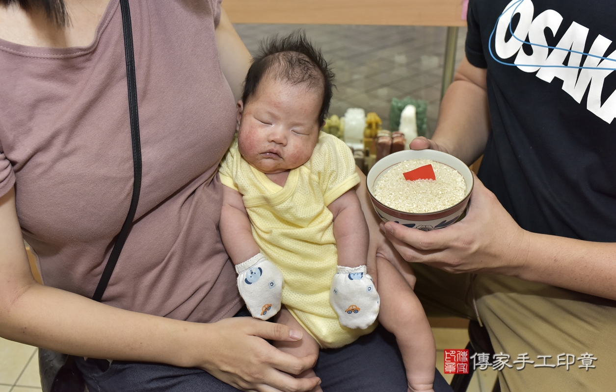 剃胎毛、滿月剃頭、嬰兒剃頭、嬰兒理髮、嬰兒剃髮、嬰兒剃胎毛、嬰兒滿月剃頭、唐寶寶剃頭、剃胎毛儀式、剃胎毛吉祥話、滿月剃頭儀式、滿月剃頭吉祥話、唐寶寶剃胎毛、唐寶寶滿月剃頭理髮、 新北市永和區剃胎毛、新北市永和區滿月剃頭、新北市永和區嬰兒剃頭剃胎毛、新北市永和區嬰兒理髮、新北市嬰兒剃髮、 唐寶寶(新北市永和區嬰兒唐寶寶滿月剃頭理髮、嬰兒剃胎毛儀式吉祥話)。中國風會場，爸媽寶貝穿「日中韓」古裝禮服。專業拍照、DVD光碟、證書。★購買「臍帶章、肚臍章、胎毛筆刷印章」贈送：剃頭、收涎、抓周，三選一。2021.09.23照片11