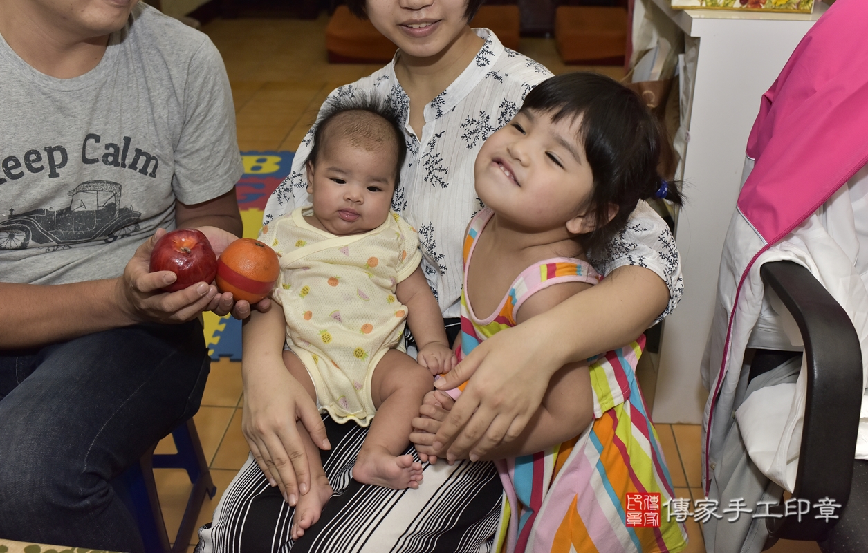 剃胎毛、滿月剃頭、嬰兒剃頭、嬰兒理髮、嬰兒剃髮、嬰兒剃胎毛、嬰兒滿月剃頭、王寶寶剃頭、剃胎毛儀式、剃胎毛吉祥話、滿月剃頭儀式、滿月剃頭吉祥話、王寶寶剃胎毛、王寶寶滿月剃頭理髮、 新北市新店區剃胎毛、新北市新店區滿月剃頭、新北市新店區嬰兒剃頭剃胎毛、新北市新店區嬰兒理髮、新北市嬰兒剃髮、 王寶寶(新北市新店區到府嬰兒王寶寶滿月剃頭理髮、到府嬰兒剃胎毛儀式吉祥話)。到府剃頭剃胎毛主持、專業拍照、DVD光碟、證書。★購買「臍帶章、肚臍章、胎毛筆刷印章」贈送：剃頭、收涎、抓周，三選一。2021.09.24照片15