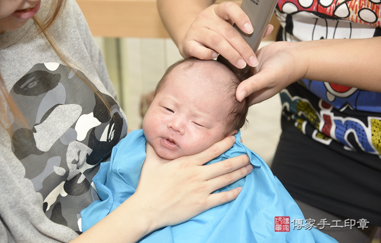 剃胎毛、滿月剃頭、嬰兒剃頭、嬰兒理髮、嬰兒剃髮、嬰兒剃胎毛、嬰兒滿月剃頭、陳寶寶剃頭、剃胎毛儀式、剃胎毛吉祥話、滿月剃頭儀式、滿月剃頭吉祥話、陳寶寶剃胎毛、陳寶寶滿月剃頭理髮、 新北市永和區剃胎毛、新北市永和區滿月剃頭、新北市永和區嬰兒剃頭剃胎毛、新北市永和區嬰兒理髮、新北市嬰兒剃髮、 陳寶寶(新北市永和區嬰兒陳寶寶滿月剃頭理髮、嬰兒剃胎毛儀式吉祥話)。中國風會場，爸媽寶貝穿「日中韓」古裝禮服。專業拍照、DVD光碟、證書。★購買「臍帶章、肚臍章、胎毛筆刷印章」贈送：剃頭、收涎、抓周，三選一。2021.09.24照片36