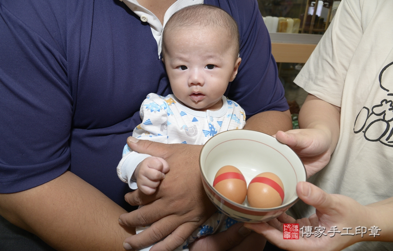 剃胎毛、滿月剃頭、嬰兒剃頭、嬰兒理髮、嬰兒剃髮、嬰兒剃胎毛、嬰兒滿月剃頭、陳寶寶剃頭、剃胎毛儀式、剃胎毛吉祥話、滿月剃頭儀式、滿月剃頭吉祥話、陳寶寶剃胎毛、陳寶寶滿月剃頭理髮、 新北市永和區剃胎毛、新北市永和區滿月剃頭、新北市永和區嬰兒剃頭剃胎毛、新北市永和區嬰兒理髮、新北市嬰兒剃髮、 陳寶寶(新北市永和區嬰兒陳寶寶滿月剃頭理髮、嬰兒剃胎毛儀式吉祥話)。中國風會場，爸媽寶貝穿「日中韓」古裝禮服。專業拍照、DVD光碟、證書。★購買「臍帶章、肚臍章、胎毛筆刷印章」贈送：剃頭、收涎、抓周，三選一。2021.09.29照片5