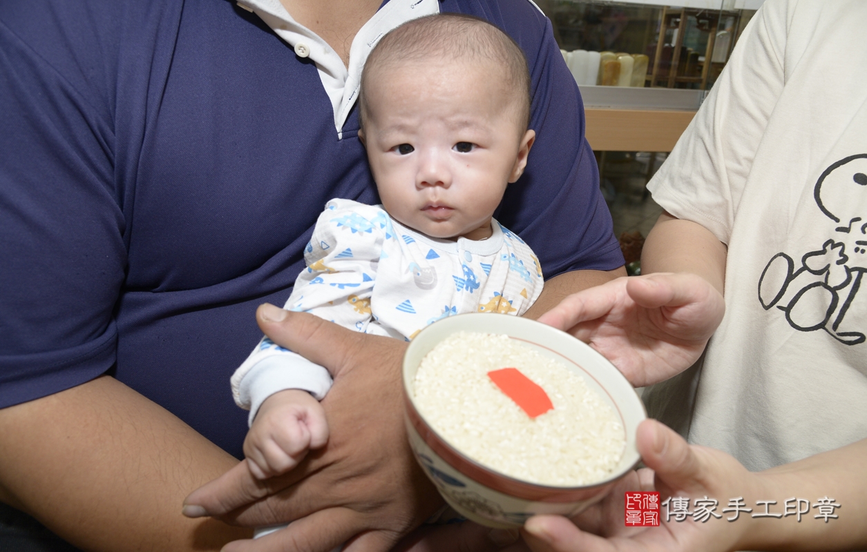 剃胎毛、滿月剃頭、嬰兒剃頭、嬰兒理髮、嬰兒剃髮、嬰兒剃胎毛、嬰兒滿月剃頭、陳寶寶剃頭、剃胎毛儀式、剃胎毛吉祥話、滿月剃頭儀式、滿月剃頭吉祥話、陳寶寶剃胎毛、陳寶寶滿月剃頭理髮、 新北市永和區剃胎毛、新北市永和區滿月剃頭、新北市永和區嬰兒剃頭剃胎毛、新北市永和區嬰兒理髮、新北市嬰兒剃髮、 陳寶寶(新北市永和區嬰兒陳寶寶滿月剃頭理髮、嬰兒剃胎毛儀式吉祥話)。中國風會場，爸媽寶貝穿「日中韓」古裝禮服。專業拍照、DVD光碟、證書。★購買「臍帶章、肚臍章、胎毛筆刷印章」贈送：剃頭、收涎、抓周，三選一。2021.09.29照片11