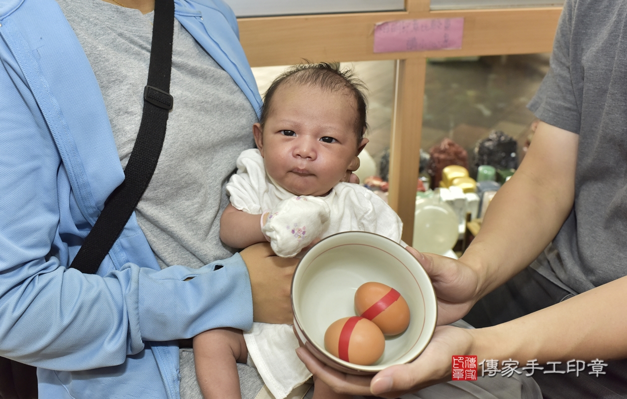 剃胎毛、滿月剃頭、嬰兒剃頭、嬰兒理髮、嬰兒剃髮、嬰兒剃胎毛、嬰兒滿月剃頭、蔡寶寶剃頭、剃胎毛儀式、剃胎毛吉祥話、滿月剃頭儀式、滿月剃頭吉祥話、蔡寶寶剃胎毛、蔡寶寶滿月剃頭理髮、 新北市永和區剃胎毛、新北市永和區滿月剃頭、新北市永和區嬰兒剃頭剃胎毛、新北市永和區嬰兒理髮、新北市嬰兒剃髮、 蔡寶寶(新北市永和區嬰兒蔡寶寶滿月剃頭理髮、嬰兒剃胎毛儀式吉祥話)。中國風會場，爸媽寶貝穿「日中韓」古裝禮服。專業拍照、DVD光碟、證書。★購買「臍帶章、肚臍章、胎毛筆刷印章」贈送：剃頭、收涎、抓周，三選一。2021.10.02照片5