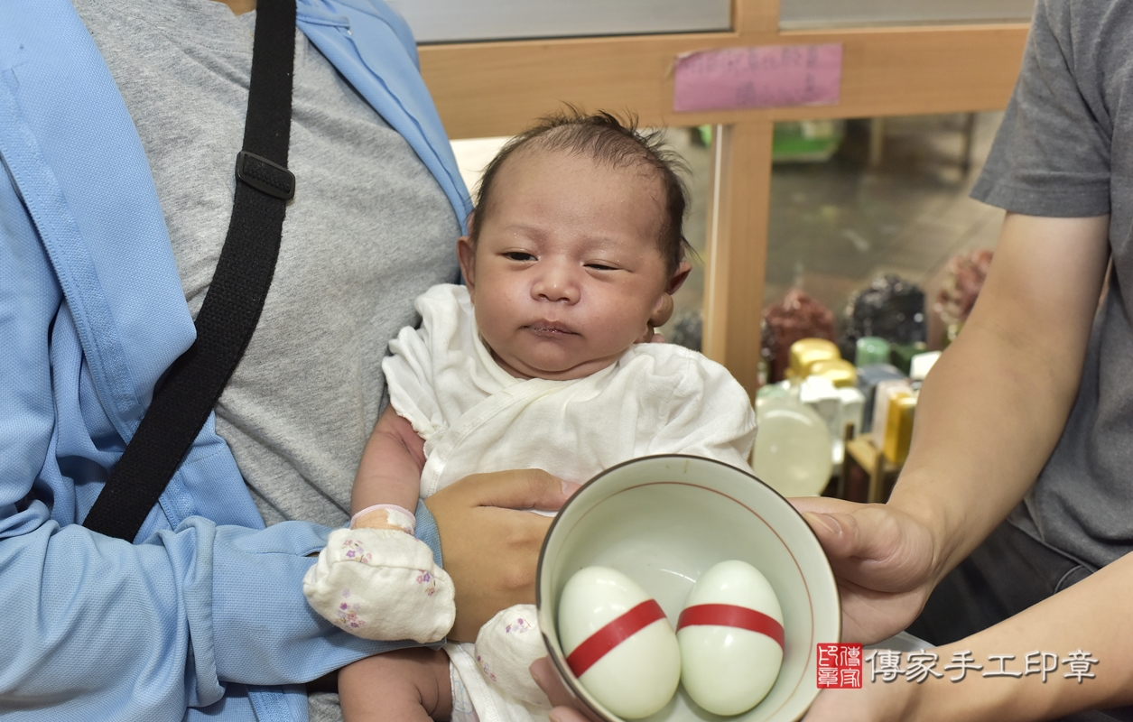 剃胎毛、滿月剃頭、嬰兒剃頭、嬰兒理髮、嬰兒剃髮、嬰兒剃胎毛、嬰兒滿月剃頭、蔡寶寶剃頭、剃胎毛儀式、剃胎毛吉祥話、滿月剃頭儀式、滿月剃頭吉祥話、蔡寶寶剃胎毛、蔡寶寶滿月剃頭理髮、 新北市永和區剃胎毛、新北市永和區滿月剃頭、新北市永和區嬰兒剃頭剃胎毛、新北市永和區嬰兒理髮、新北市嬰兒剃髮、 蔡寶寶(新北市永和區嬰兒蔡寶寶滿月剃頭理髮、嬰兒剃胎毛儀式吉祥話)。中國風會場，爸媽寶貝穿「日中韓」古裝禮服。專業拍照、DVD光碟、證書。★購買「臍帶章、肚臍章、胎毛筆刷印章」贈送：剃頭、收涎、抓周，三選一。2021.10.02照片7